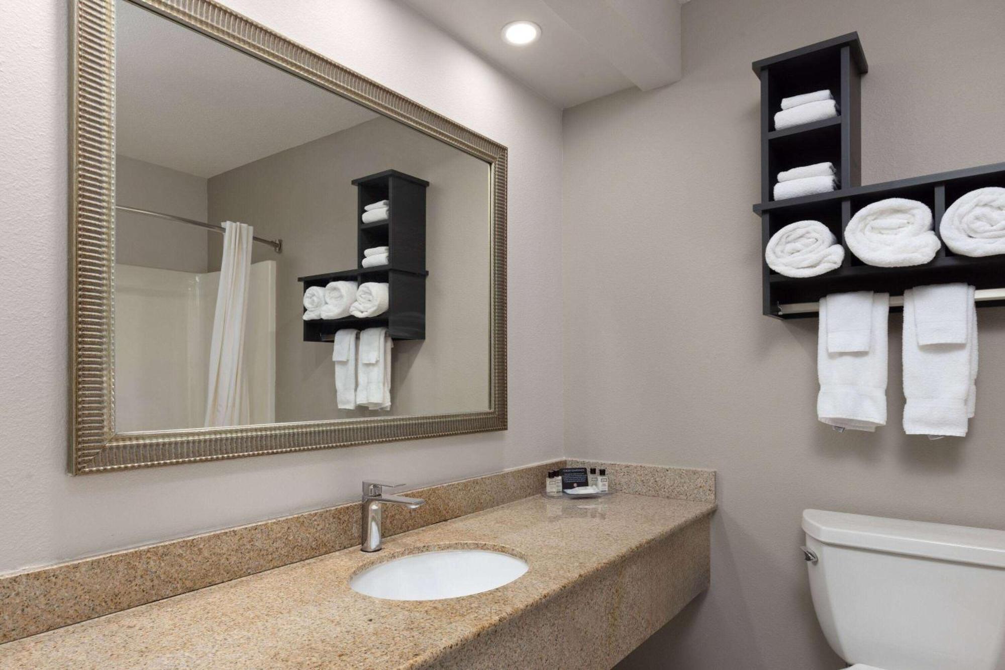 Links Bos Landen & Of Pella, Trademark By Wyndham Hotel